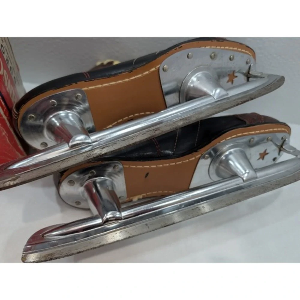 Vintage Johnsons Duro Hockey Ice Skates – Size 10 – Original‎ Box – 1953